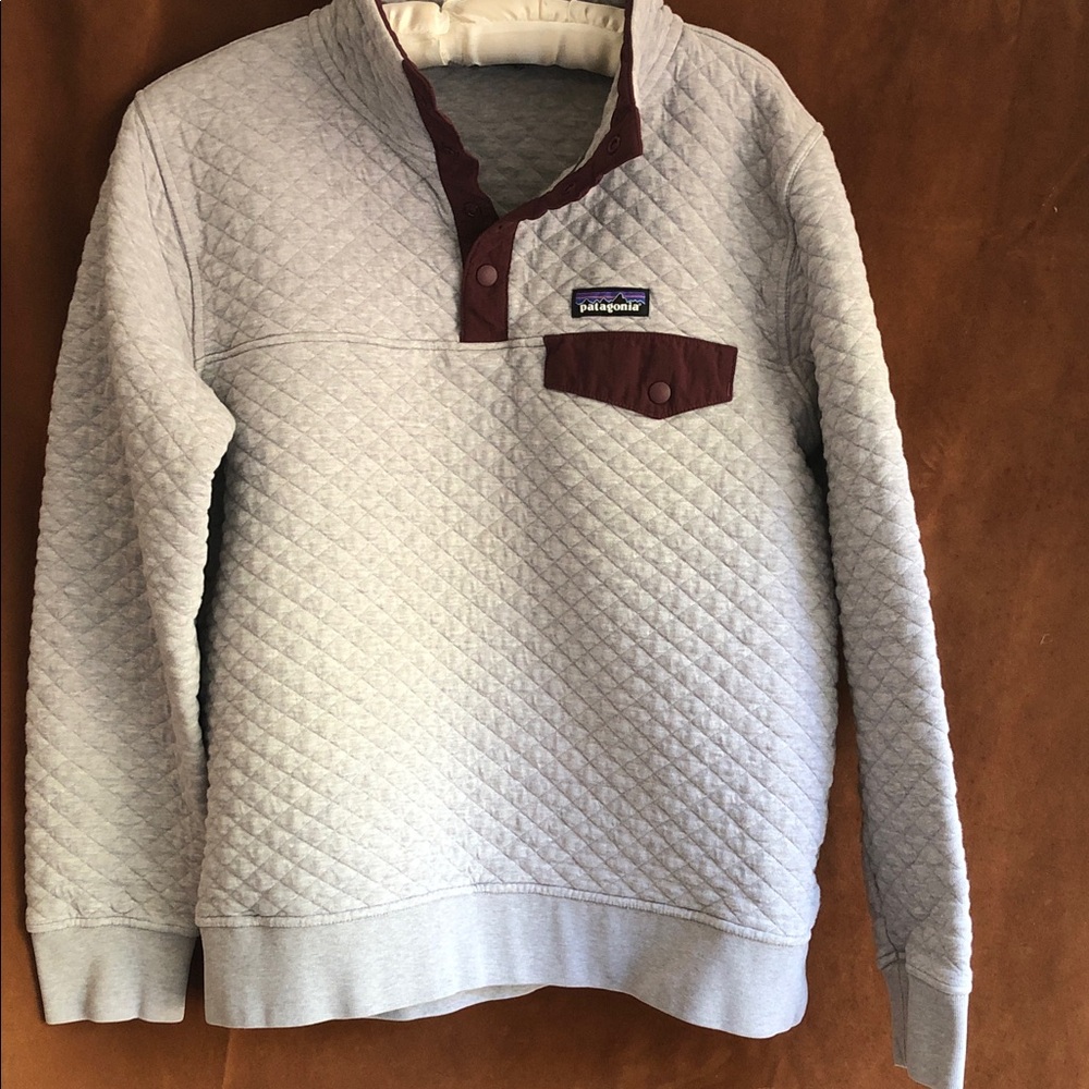 Patagonia Quilted Crewneck Pullover - Light Gray with Maroon Trim